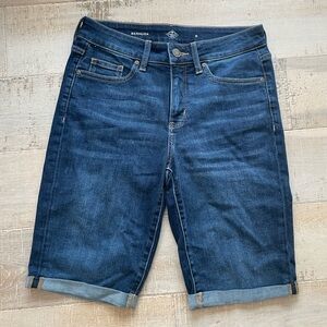 NWOT St John’s Bay Size 6 Blue Bermuda Denim Shorts Stretch Jean Classic